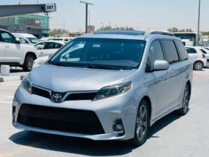 2017.TOYOTA SIENNA SE Full option import from USA..