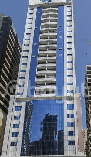 3 Floors . 5000 ft² . Agent4