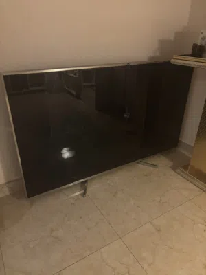 شاشة تلفاز مطور يحمل علامة هايسنس