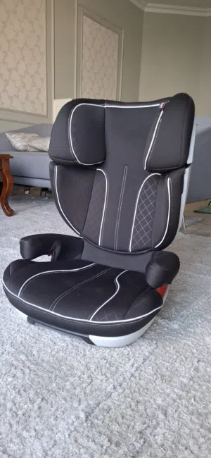 كرسي سيارة للأطفال من Graco