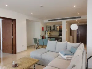 شقه راقيه بموقع مميز بالموج مقابل كمبينسكي luxury flat in prime location oppesite to kempinski hotel