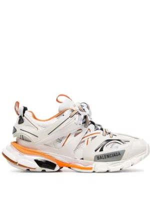 حذاء بلنسياقا تراك شبه جديد السعر الاصلي 300 دينار سعر البيع 200 دينار غير قابل للمساومه Balenciaga