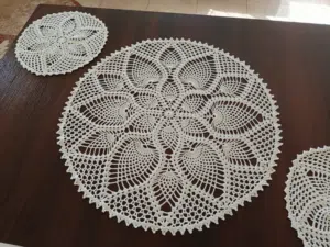مفرش طاولة كروشيه طقم (ثلاث قطع) - crochet table cloth set (three piece)