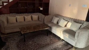كرسيين مع طاوله صغيره