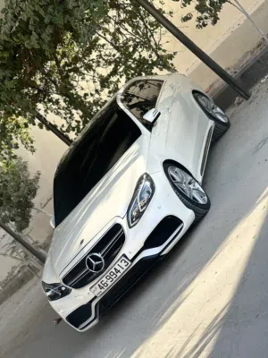 مرسيدس E 200 موديل 2016 نسخة يابانية لون أبيض بحالة ممتازة مع مميزات متكاملة