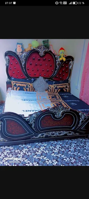 سرير مصري خشبي