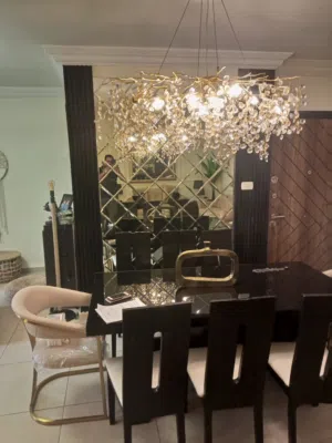 تركيب السيكوريت والشور بوكس وجميع أعمال الزجاج والألمنيوم بجودة عالية"