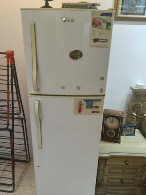 ثلاجة من شركة شارك