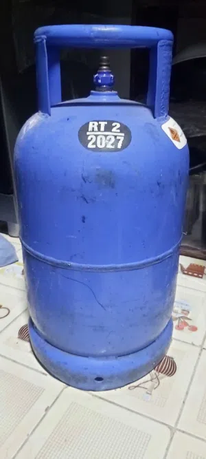 للبيع سرير وغاز و منظم