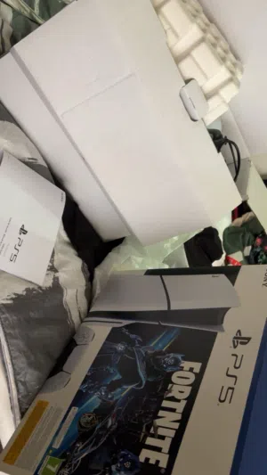 للبيع بليستيشن 5 نسخه السيدي جديده