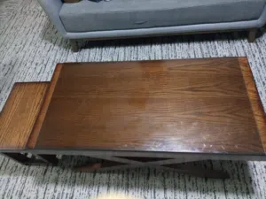 طاولة وسط مع 2 سيرفيس