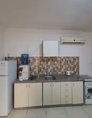 شقة مفروشة مميزة جدا بجانب البوابة الرئيسية للجامعة الاردنية Furnished apartment near Uni of Jordan