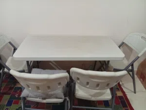 طاولة و4 كراسى فايبر