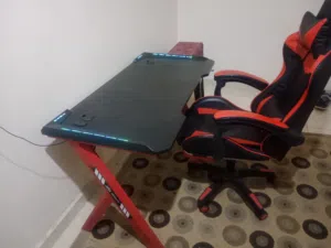 كرسي وطاولة جيمنج