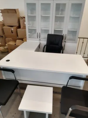 مكاتب موظفين +إدارية