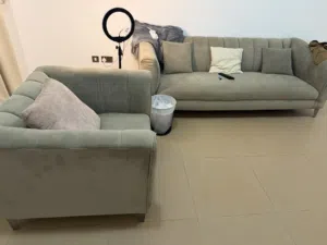 طقم سوفا لثلاث اشخاص و لشخص واحد المجموع 4 اشخاص