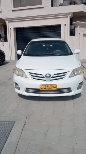 تويوتا كورولا ابيض