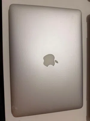 Original MacBook Air which runs windows(negotiable) With a screen problem