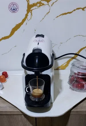 Machine à café Nespresso  inissia 3 أشهر ضمان الألوان متوفرة