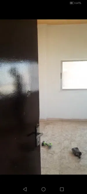 شقه للايجار في مدينة الزرقـــاء - جبل الأمير حسن.. بالقرب من مسجد الأنصار.. طابق ثاني