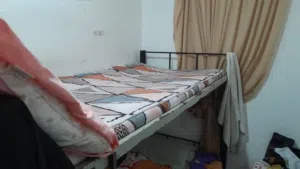 سرير مفرد متر و65 بحاله جيده للبيع لظروف العزال