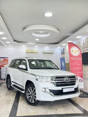 Used Toyota Land Cruiser in Muscat