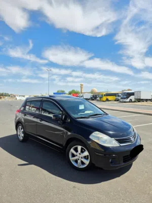 Nissan tidda 2013 Engine 1.8 Full option sunroof cruise control