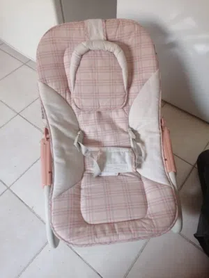 كرسي هزاز  ماما لوف نظيف له وضعيات متنوعه