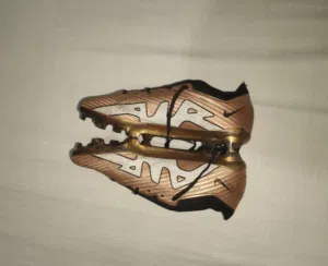 حذاء رياضي nike air zoom   لون ذهبي كا الجديد