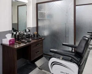 أدوات ومعدات محل محلاقة