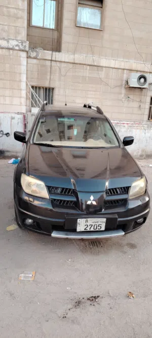ميتسوبيشي اوتلاندر 2007 Prime Edition أسود بسعر مغرٍ مع مواصفات يابانية