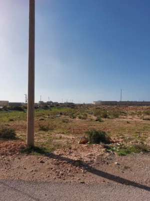 ارض في الحليس على الرئيسي الساحلي