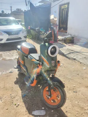 دراجه x900 موديل 2025 خمس بطاريات اربعه 32 و وحده 26  الدراجه نضيفه