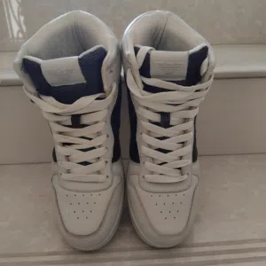 ARMANI JEANS ORIGINAL SIZE 39 ارماني جينز أصلية نضيف جدا في حالة ممتازة مقاس 39