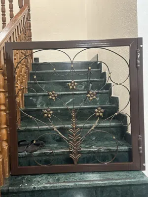 ابواب للبيع زجاج وحديد