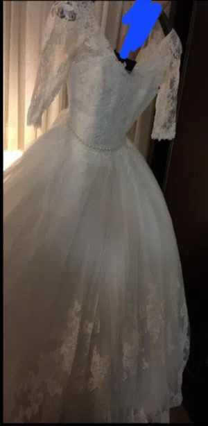 فستان زفاف لون ابيض بحالة ممتازة للبيع