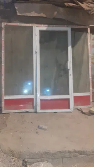 كشك للبيع سندويج جاهز مع رفوف