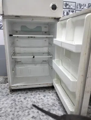 ثلاجه للبيع