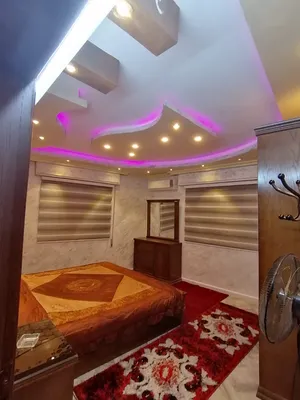 شقة مفروشة فاخرة للايجار مساحة 90 غرب شارع الجامعة ب 200م وشمال مسجد علياء التل