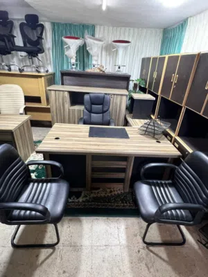 مكاتب مدير أجنبية مستعملة بحالة الجديد تشكيلة واسعة