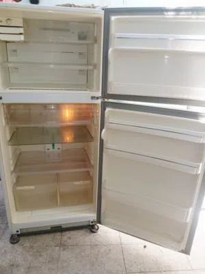 للبيع ثلاجات عائليه بحالة جيدة جدا مع التوصيل والكفاله  وسط وكبير