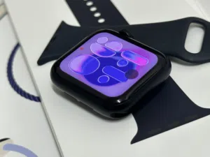 Apple Watch SE 3 40MM aluminum case only 10 days used under warranty