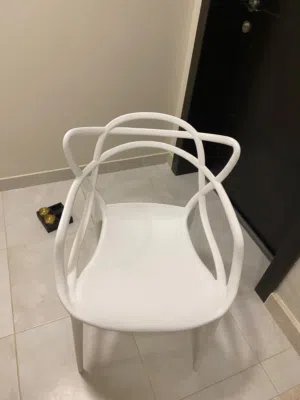 كرسي نظيف وجديد