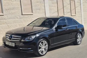 مرسيدس.  C200 فللللللللل مع. فتخه. بويه. شركه. بسعرررر حرق حرق