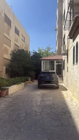 215 m2 3 Bedrooms Apartments for Sale in Amman Tla' Ali