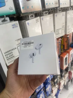 سماعات ابل كوبي ون عن الأصلي