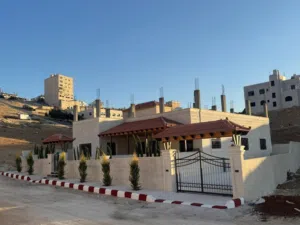 280 m2 5 Bedrooms Villa for Sale in Zarqa Dahiet Al Madena Al Monawwara