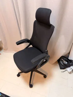 كرسي مكتب مريح جداً من Danube Home للبيع – شبه جديد Very comfortable office chair from Danube Home