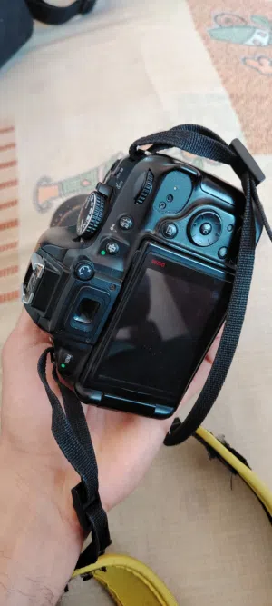 نيكون 5200 نظيفة جدا شتر قليل