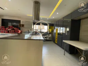 روف / مميزة / للايجار / تشطيب فاخرة / مطل / مع ترس / الكرسي